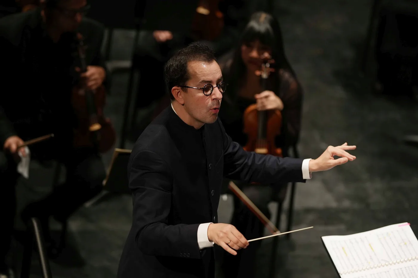 Salvador Vázquez dirigiendo a la Orquesta de Córdoba